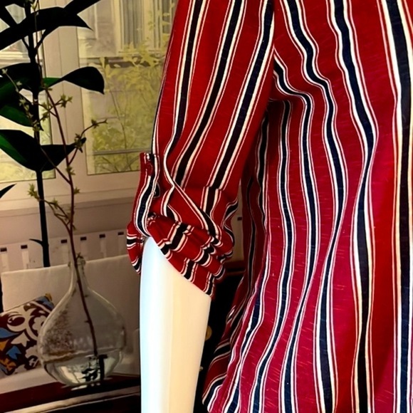 No Boundaries Buttoned Front Striped Top. Size Large. P63/A2292 - Picture 4 of 6